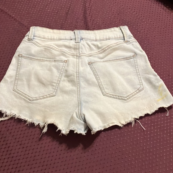 Jean shorts by Rewash size 5   Or 27. Preowned. Destressed, ripped - Picture 7 of 8